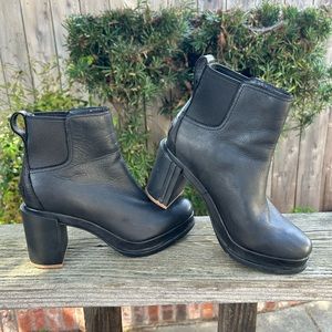 Women’s Sorel Blake Chelsea Black leather, chunky heel, size 7